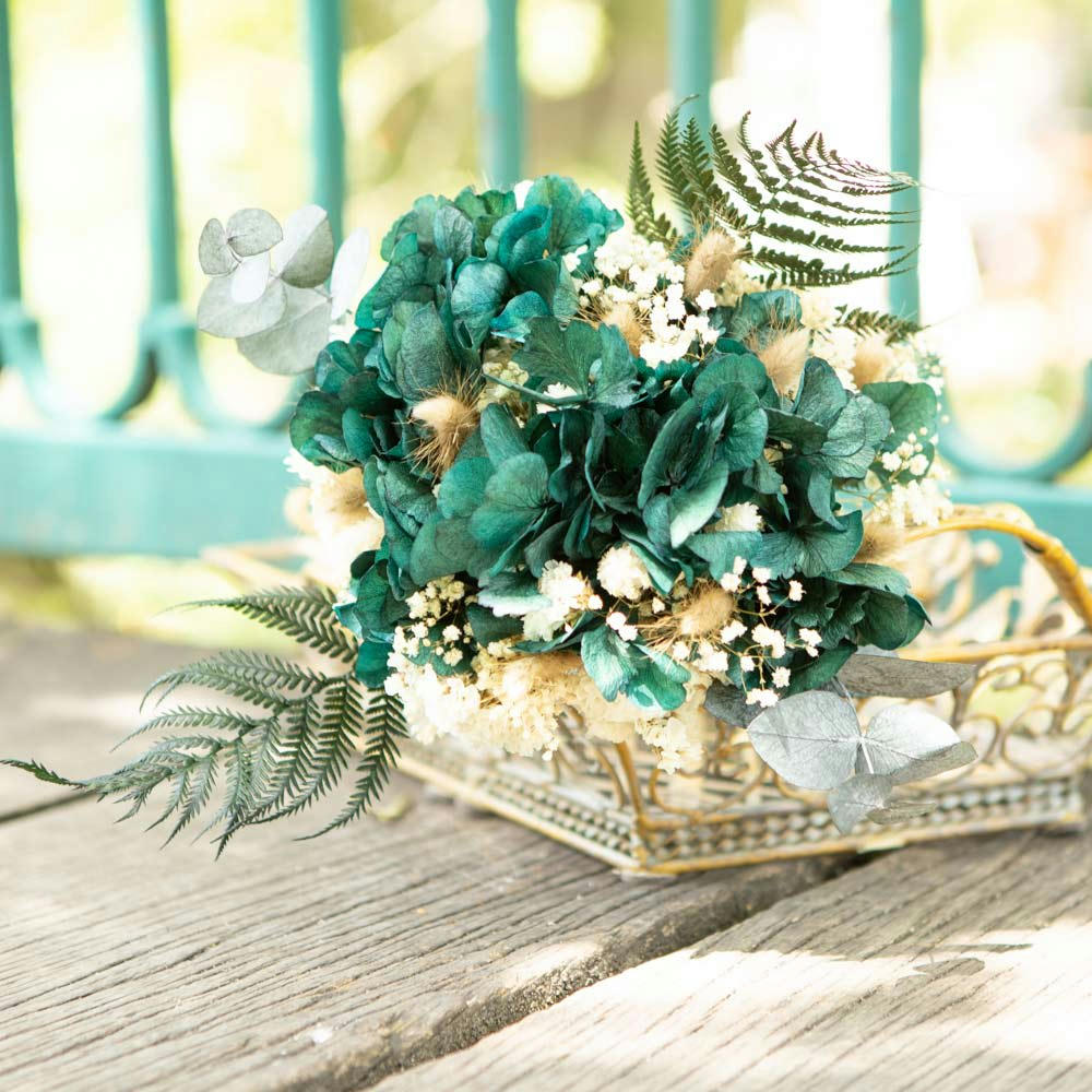 - Bouquet de fleurs séchées à base d'hortensia vert