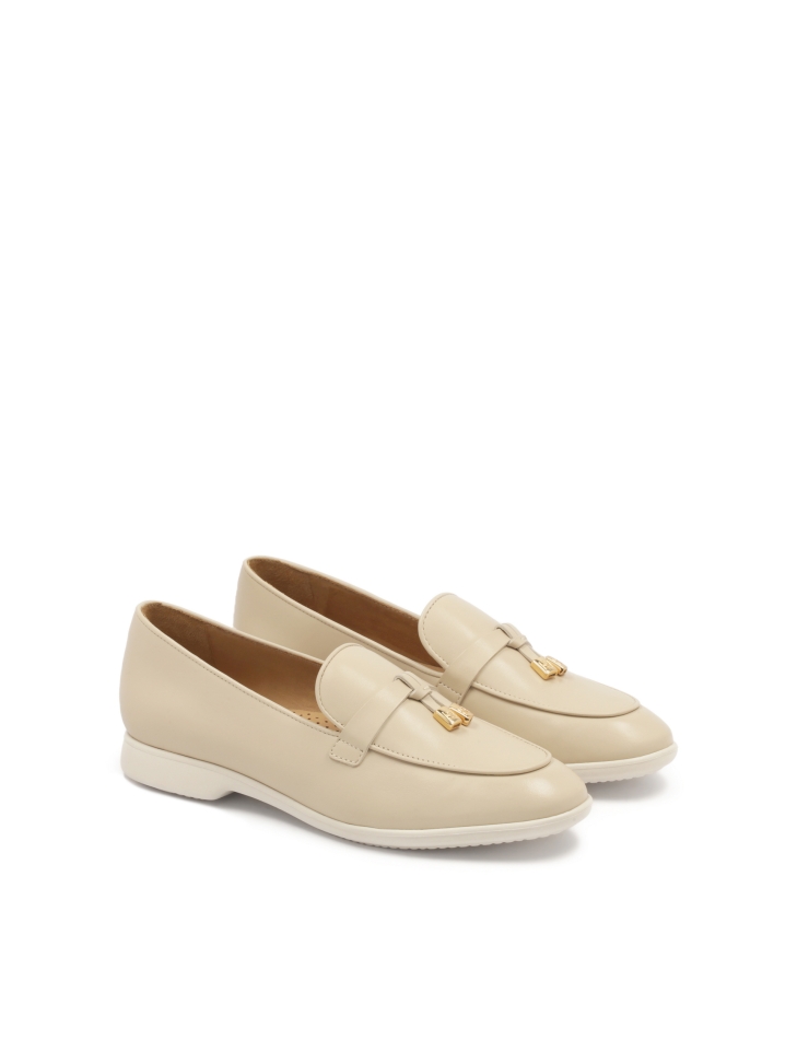 Beige shoes with comfort insole