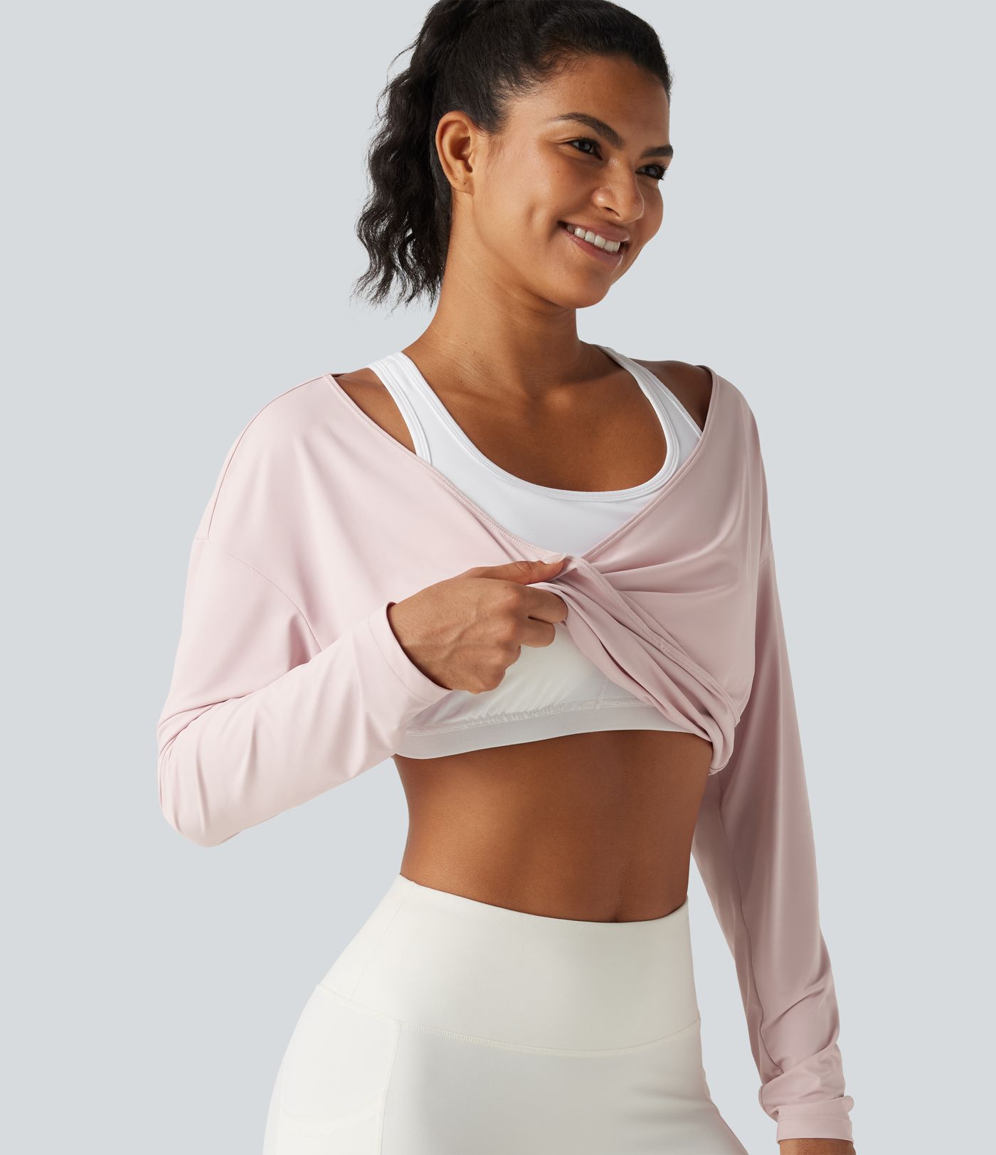 Haut de sport yoga court 2-en-1 effet frais InstantCool protection solaire UPF50  à manches longues, coupe boxy et coussinets amovibles