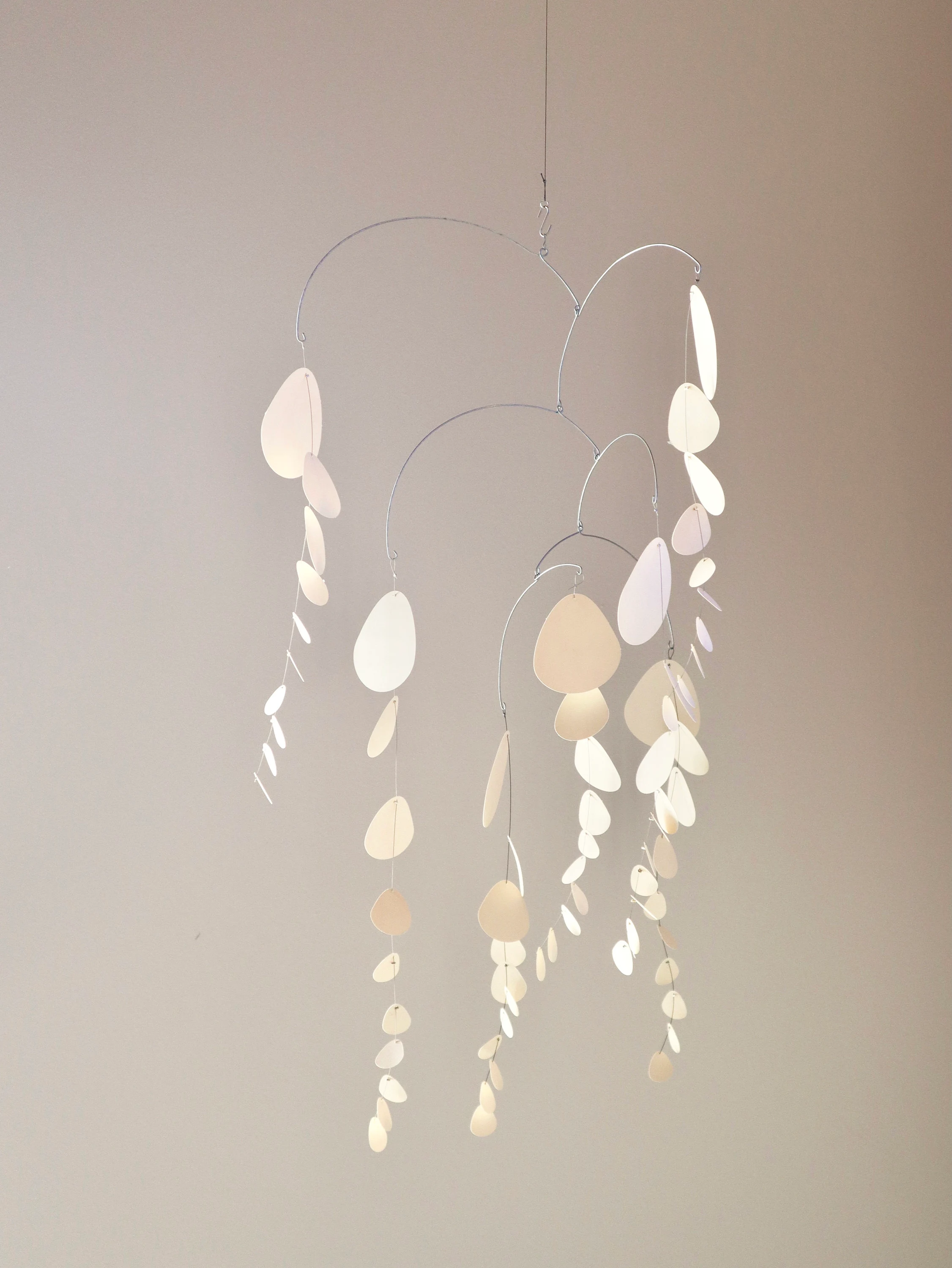 Kinetic Mobile #13 Eucalyptus Cream - Calm atmosphere