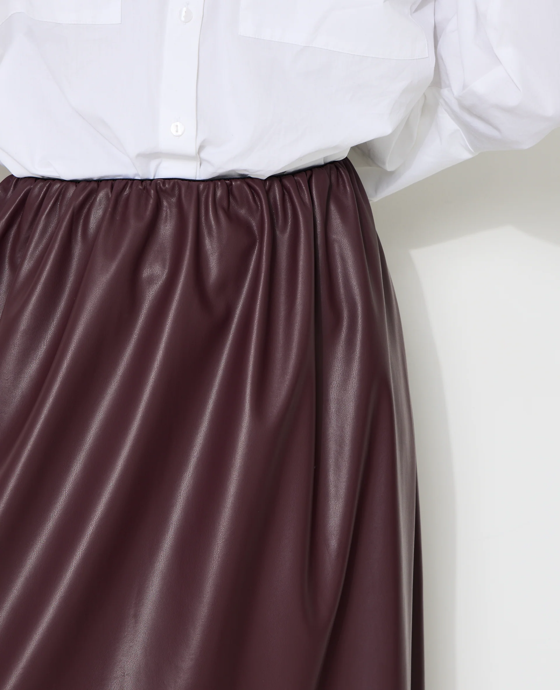 Jupe longue et évasée en simili