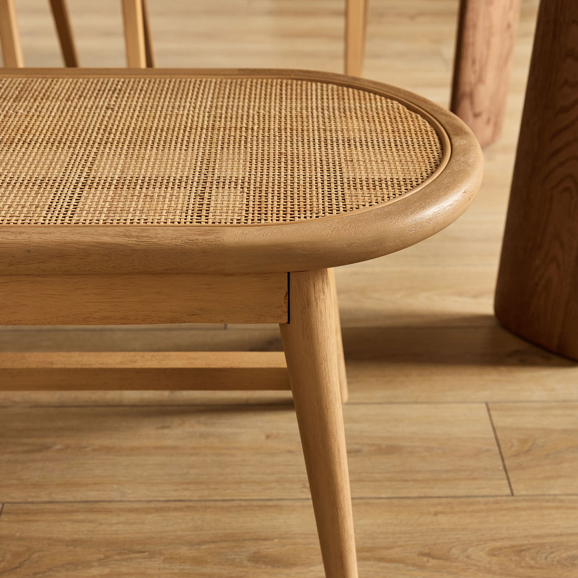 HELIONE - Banc oval en acajou L150cm - bois clair