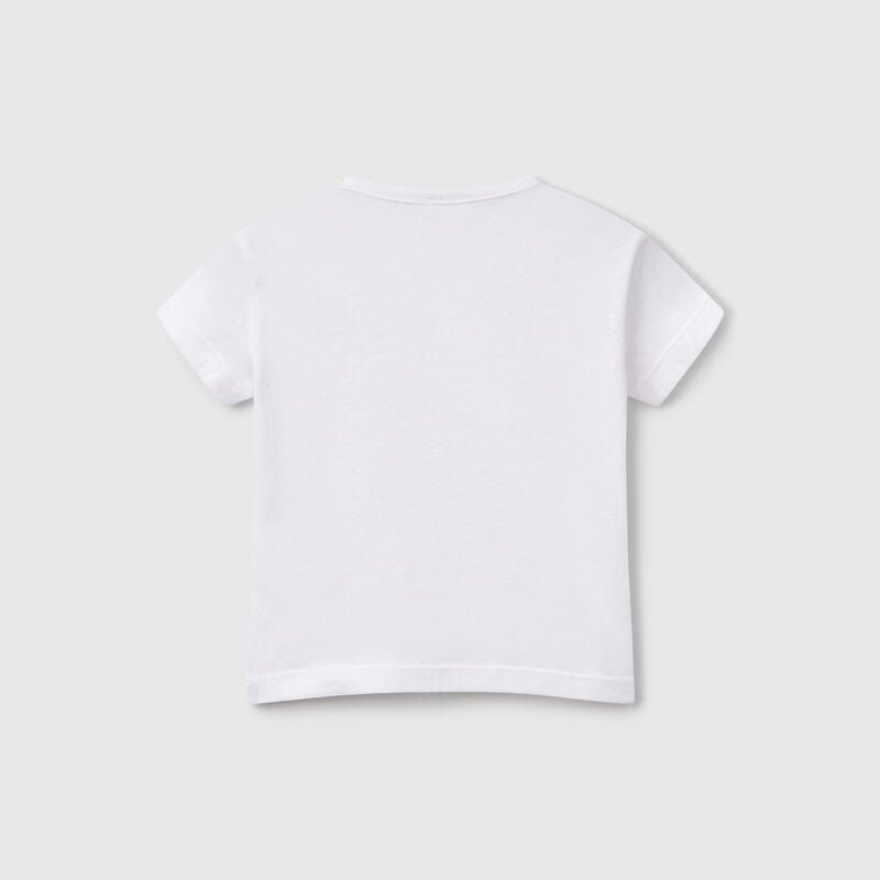 T-shirt with henley neck