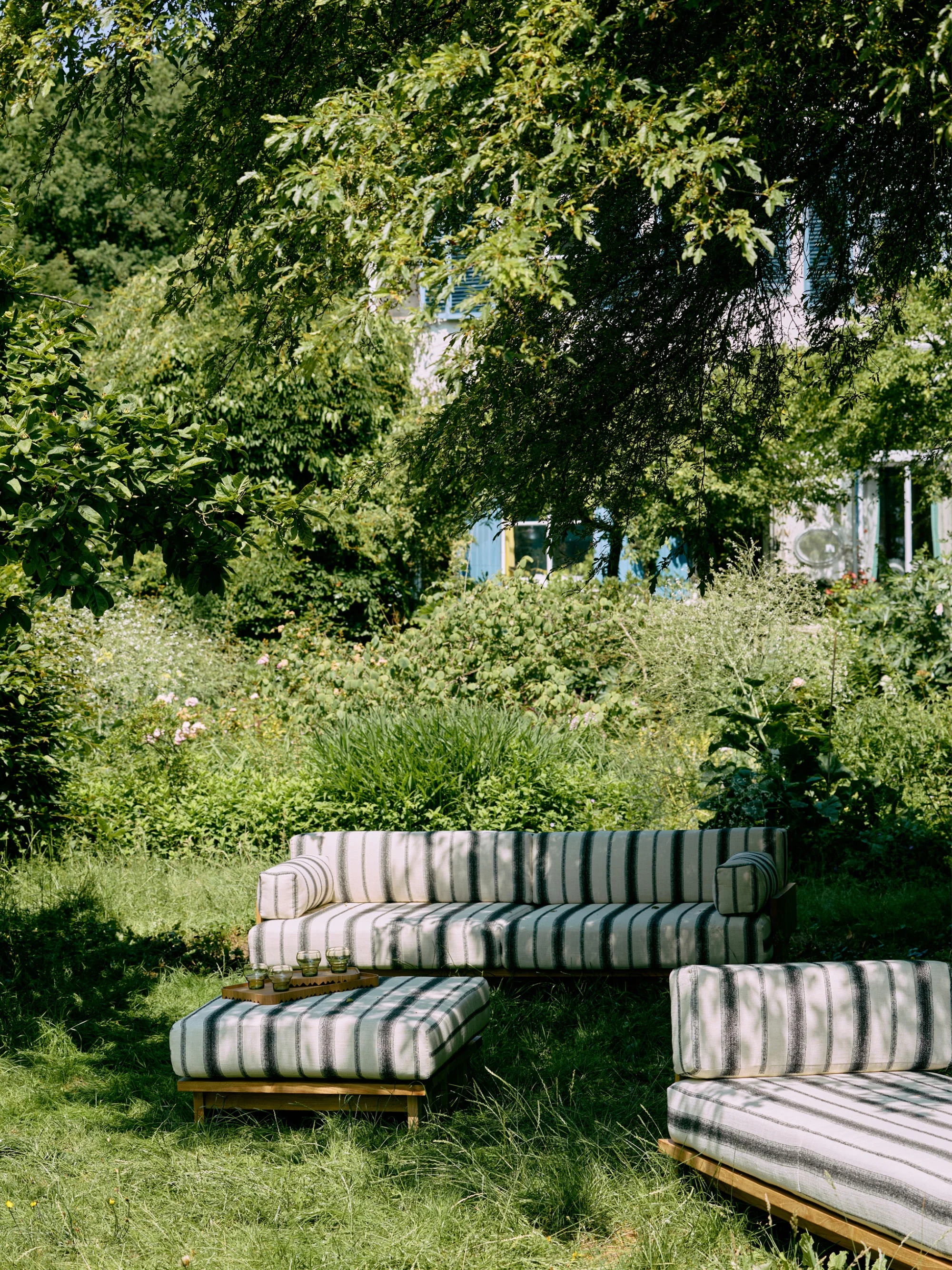 Garten-Hocker Chalkstripe aus Teakholz