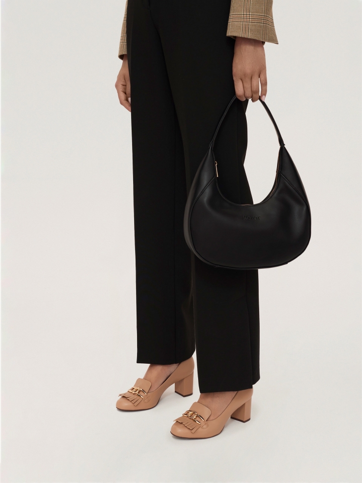 Light brown leather pumps with tassels and a chain