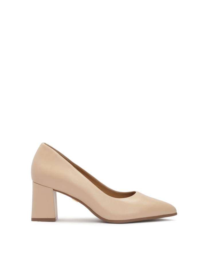 Beige pumps with comfort lining