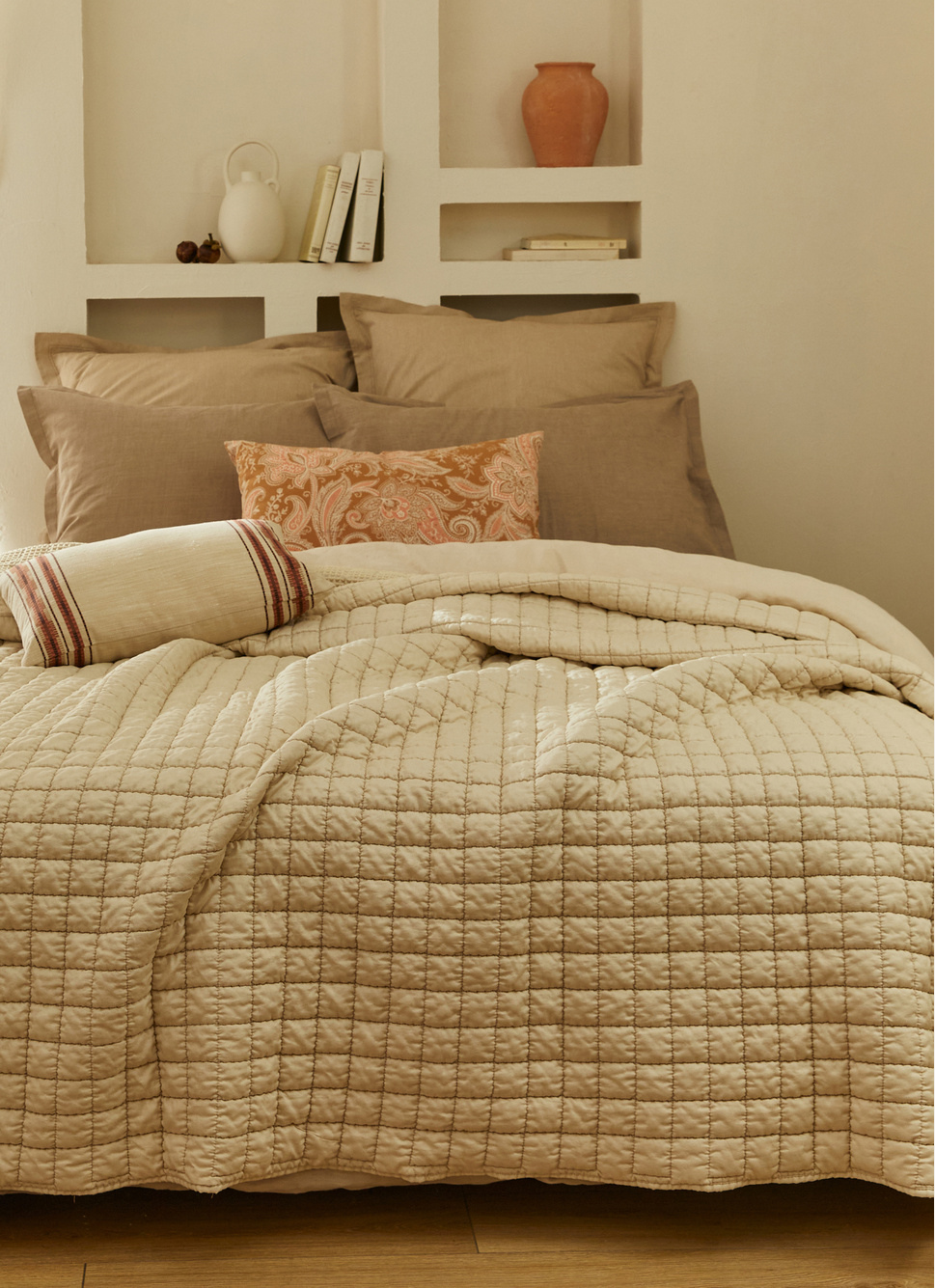 COUVRE-LIT MOLLETONNÉ GAUFRÉ ÉCRU