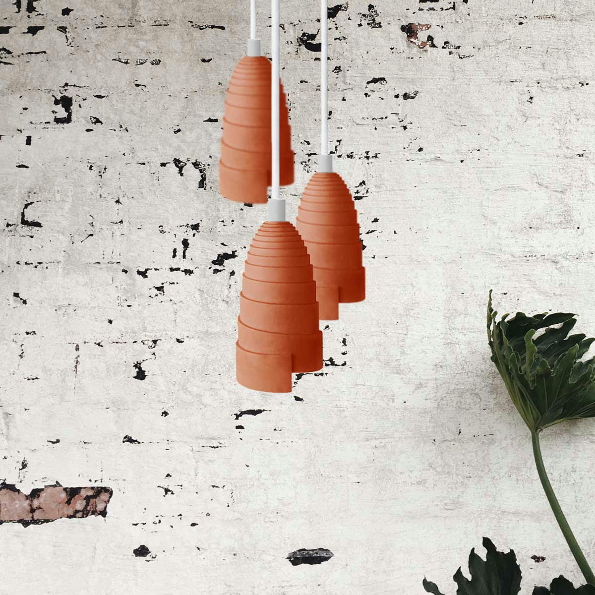 FLANELLE - Suspension triple en béton terracotta et accessoires blancs