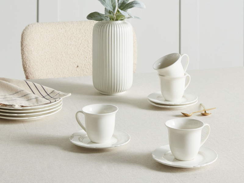 Zestaw 4 filiżanek ze spodkami z porcelany biały