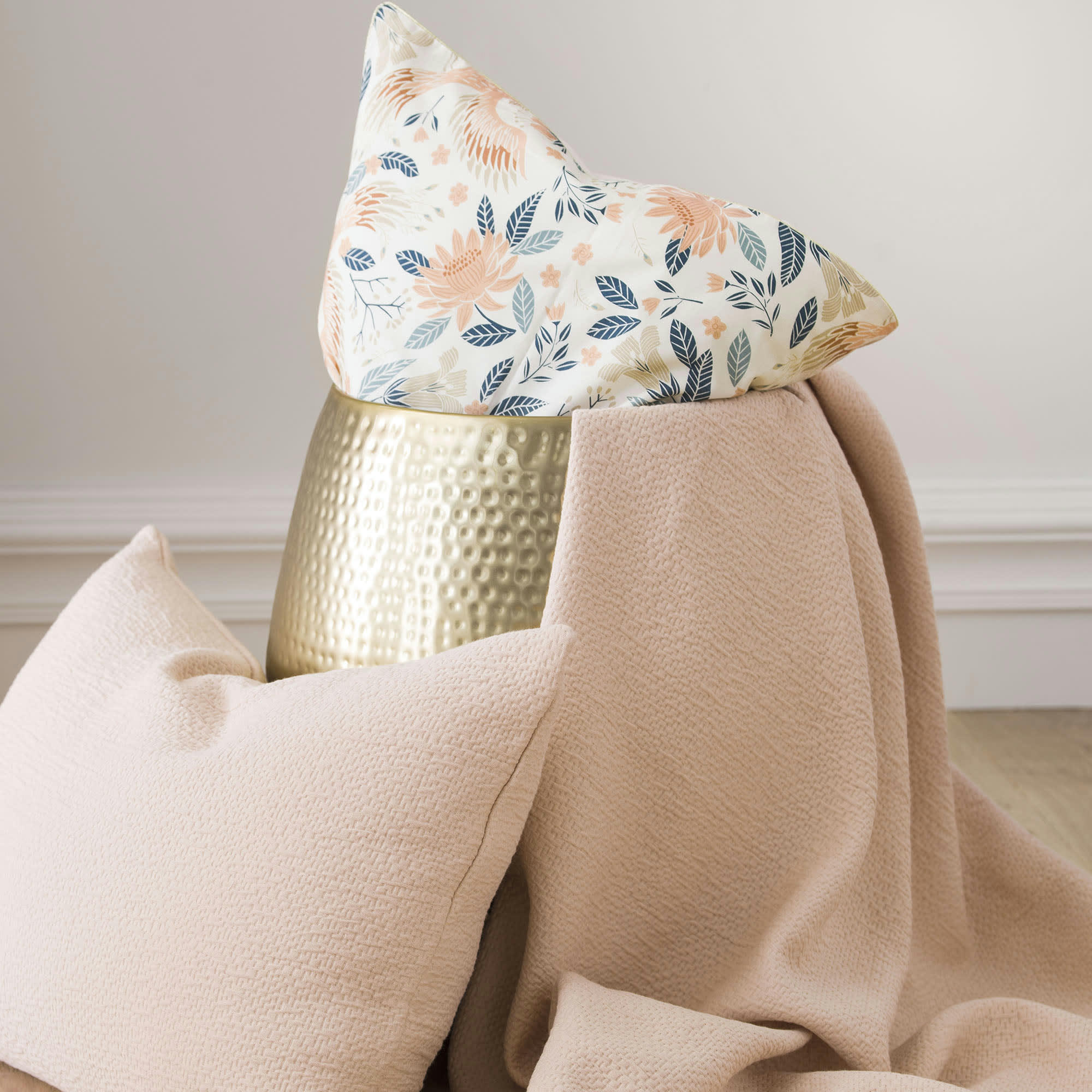 POEME - Plaid uni texturé en jacquard de coton rose 130x220