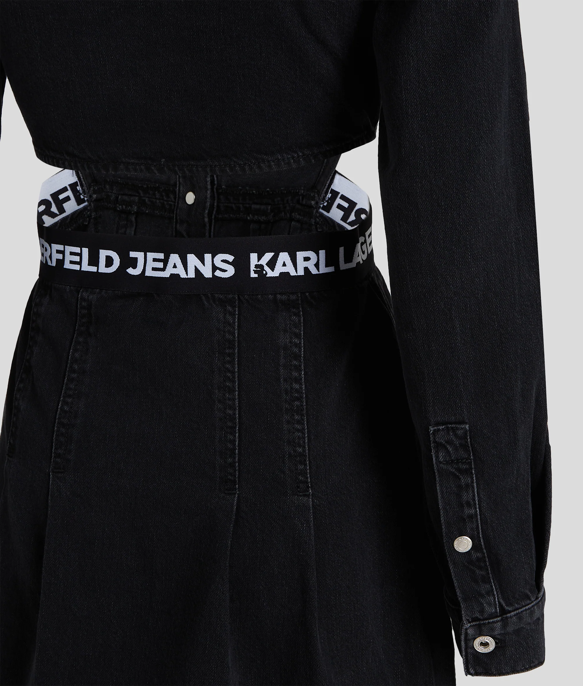 ROBE EN JEAN AVEC DÉCOUPES