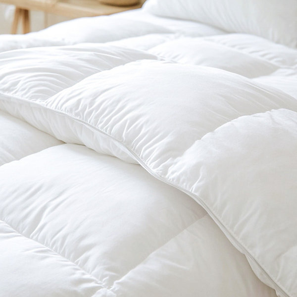 Couette naturelle - Tempérée - 50% duvet 250 g/m²260x240 cm AVORIAZ