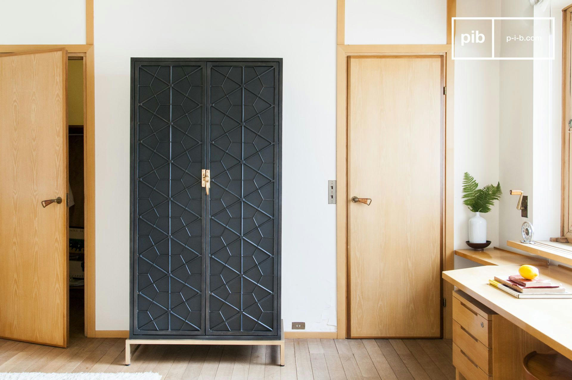 LENNON - Armoire vintage en métal noir
