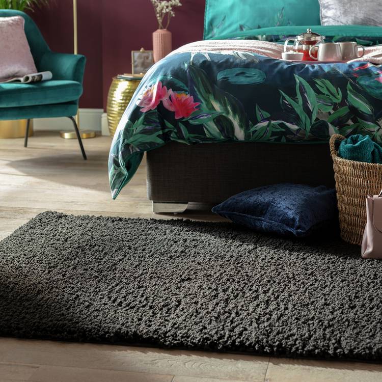 Habitat Cosy Black Shaggy Rug - 80x150cm