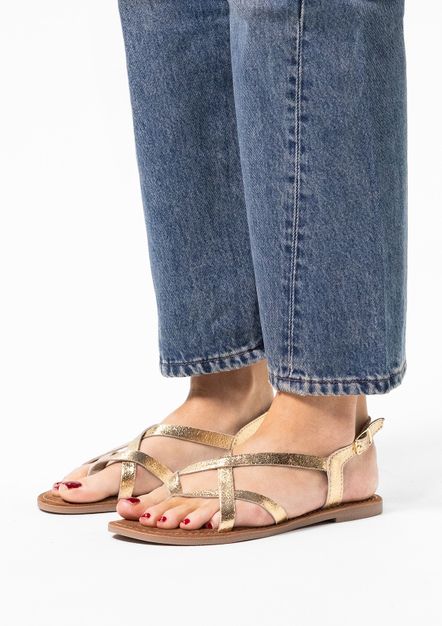 Gouden leren sandalen met gekruiste bandjes