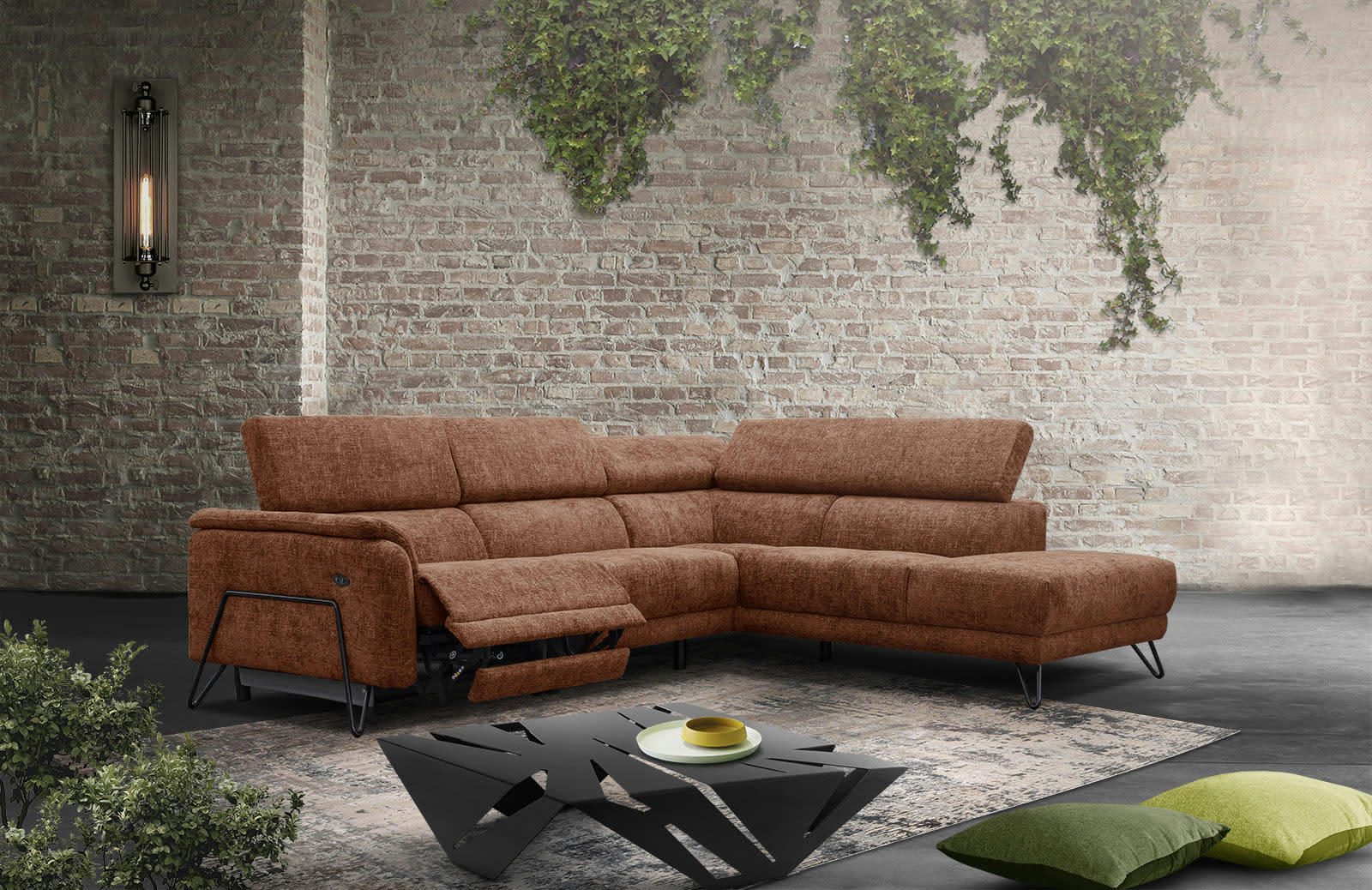 RODEN - Canapé d'angle droit 5 places avec relax électrique tissu rouge brique