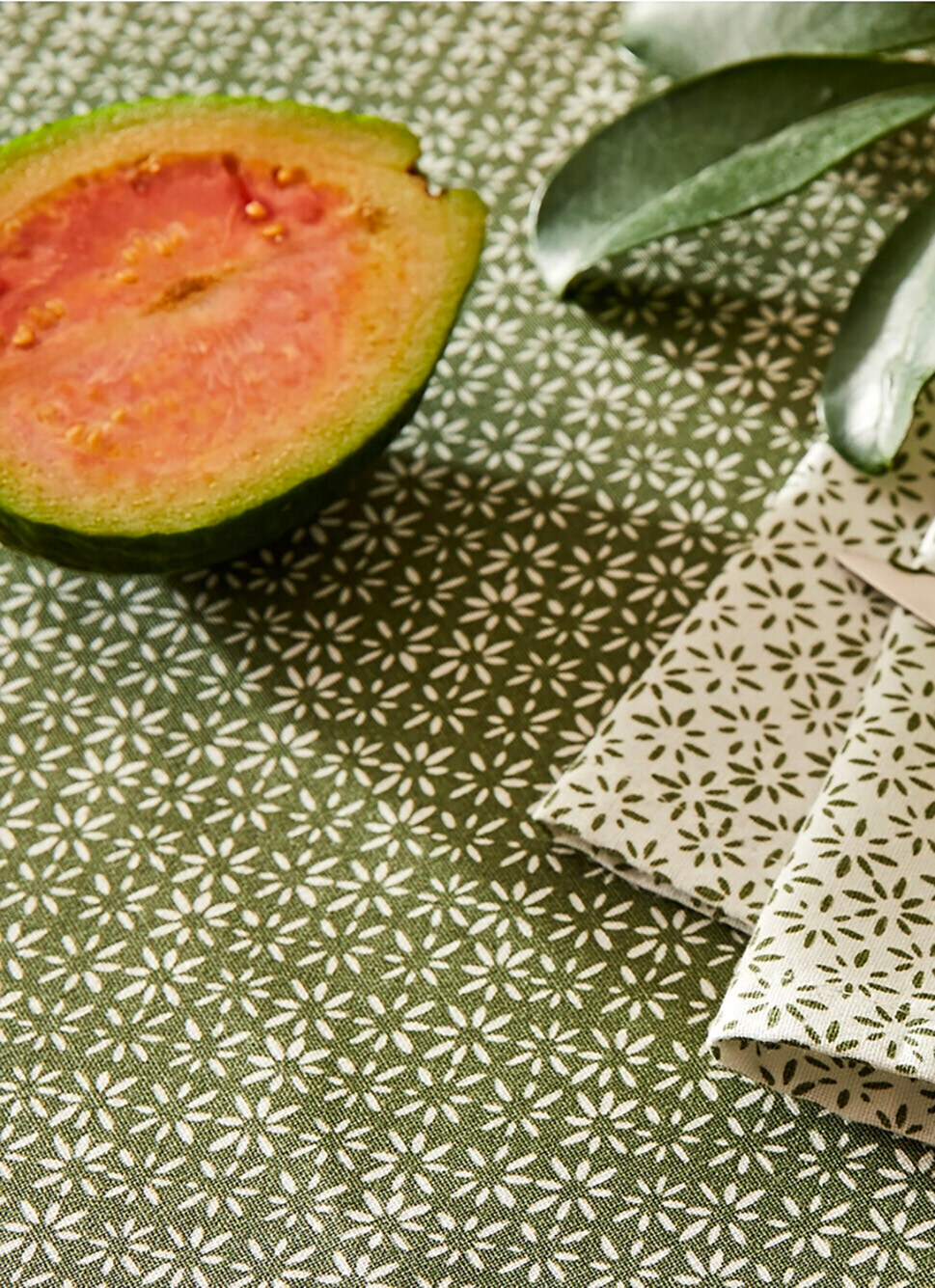 NAPPE EN COTON ENDUIT IMPRIMÉ PETITES FLEURS VERT