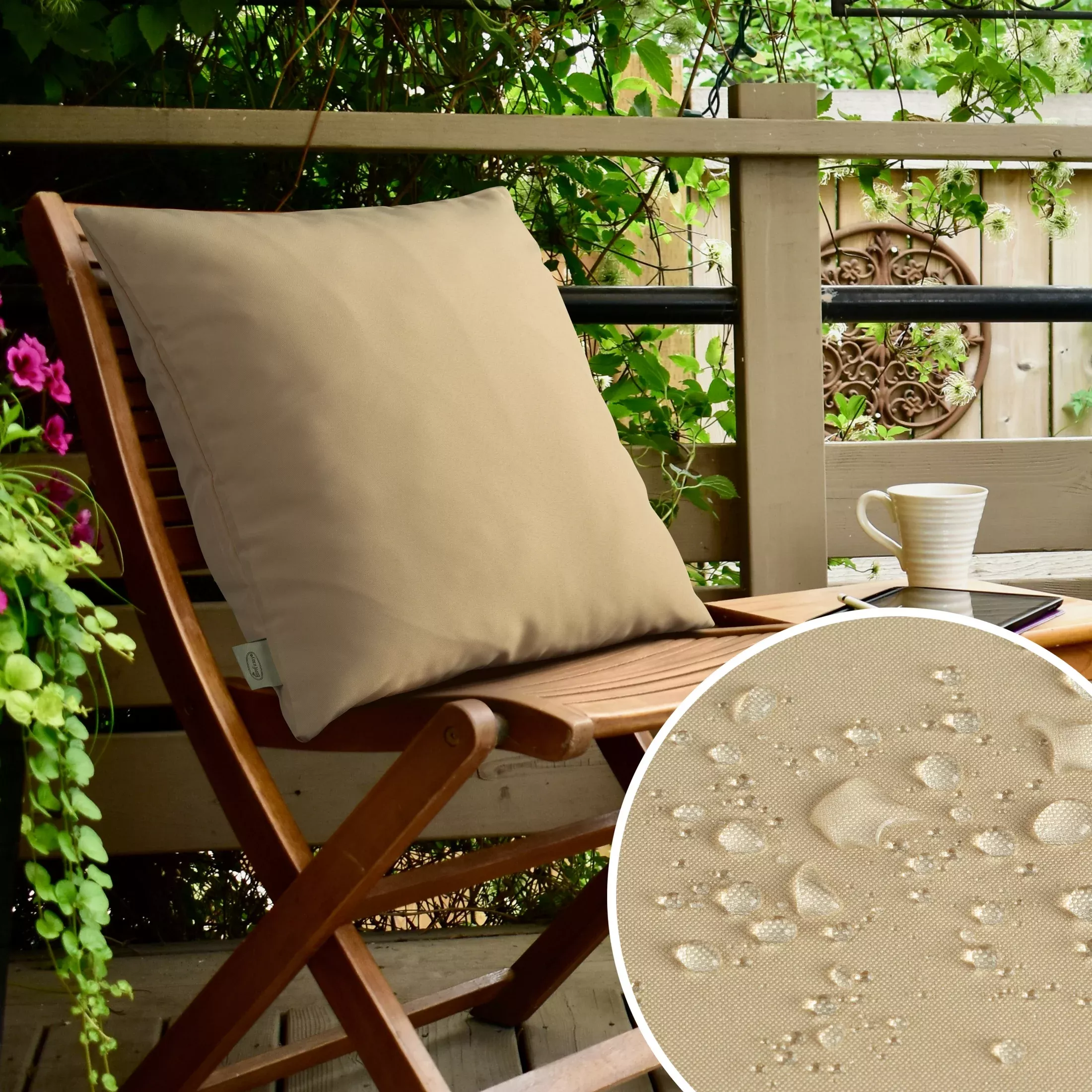 Poszewka na poduszkę 45x45 cm z gładkiej tkaniny wodoodpornej beżowa idealna do ogrodu i na taras GARDEN
