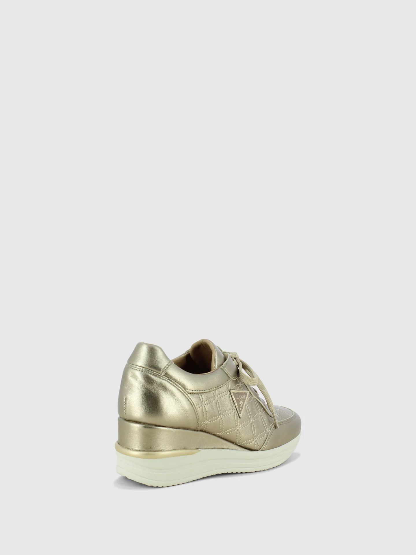 Ténis com Atacadores em Dourado