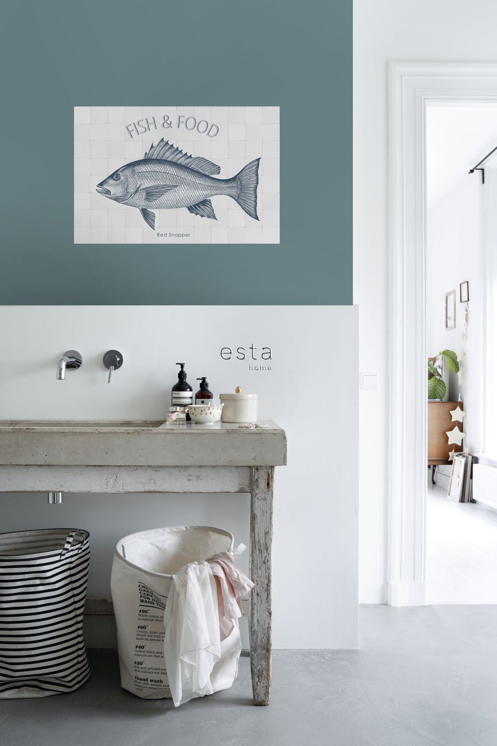 ESTAhome muursticker vis blauw - 70 x 46.5 cm - 159037