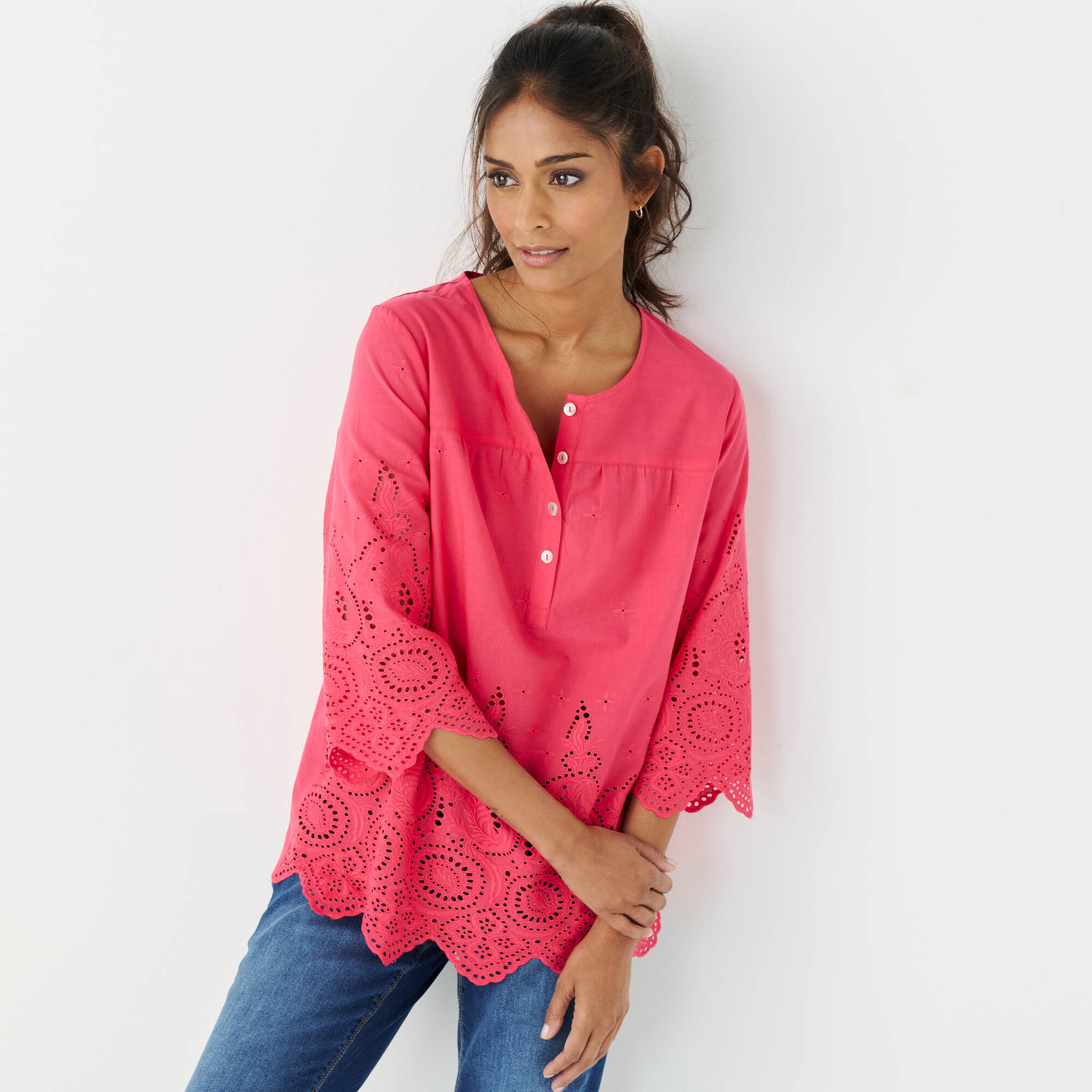 Blouse unie manches 3/4, broderie anglaise
