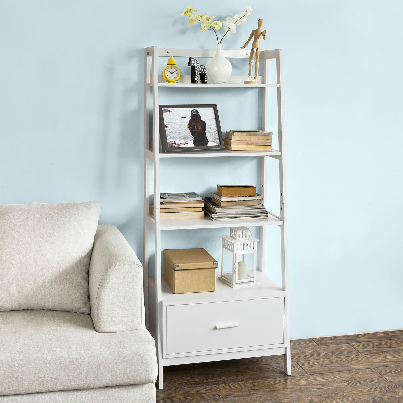 - Étagère style échelle de 4 niveaux et 1 tiroir effet bois blanc