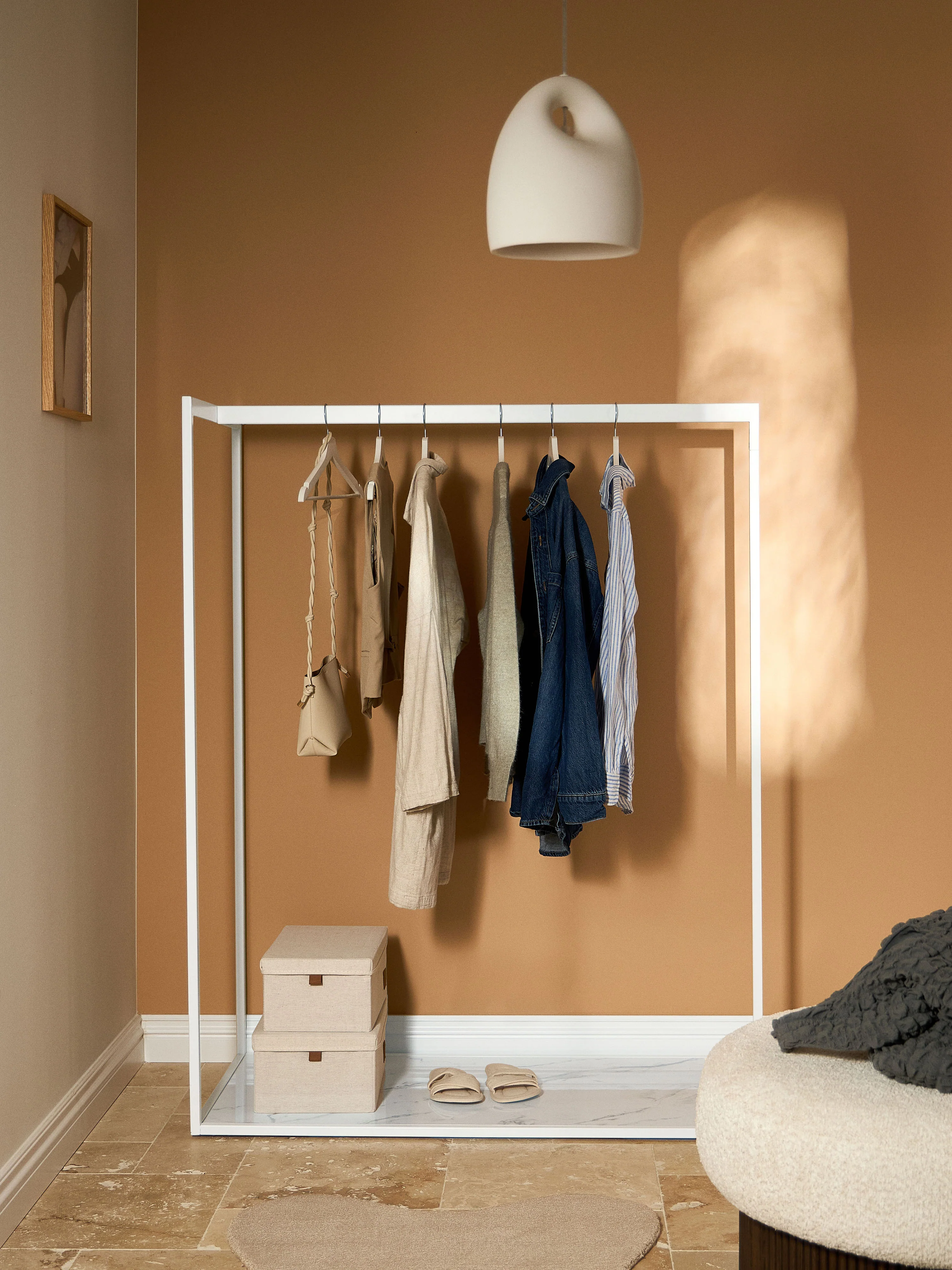 Kleiderstange Pacey mit Marmor-Optik
