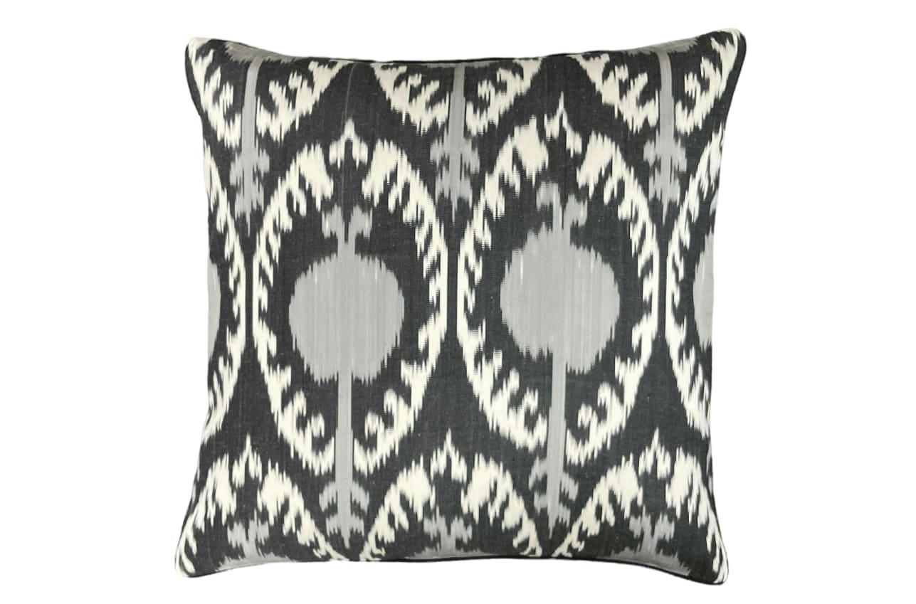 - Housse de coussin double  soie ikat  50x50 noir