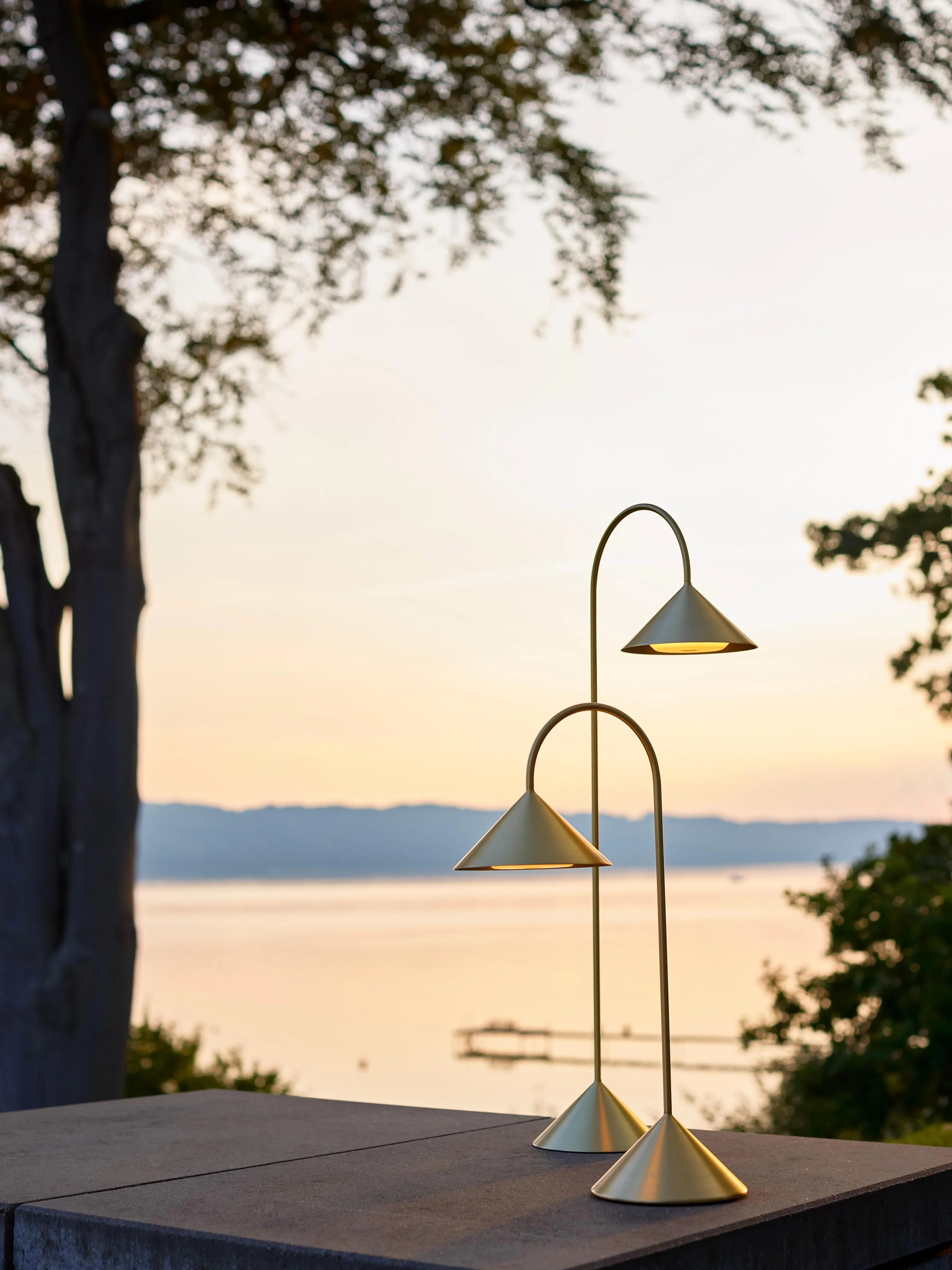 Mobile Outdoor-LED-Tischlampe Grasp, dimmbar
