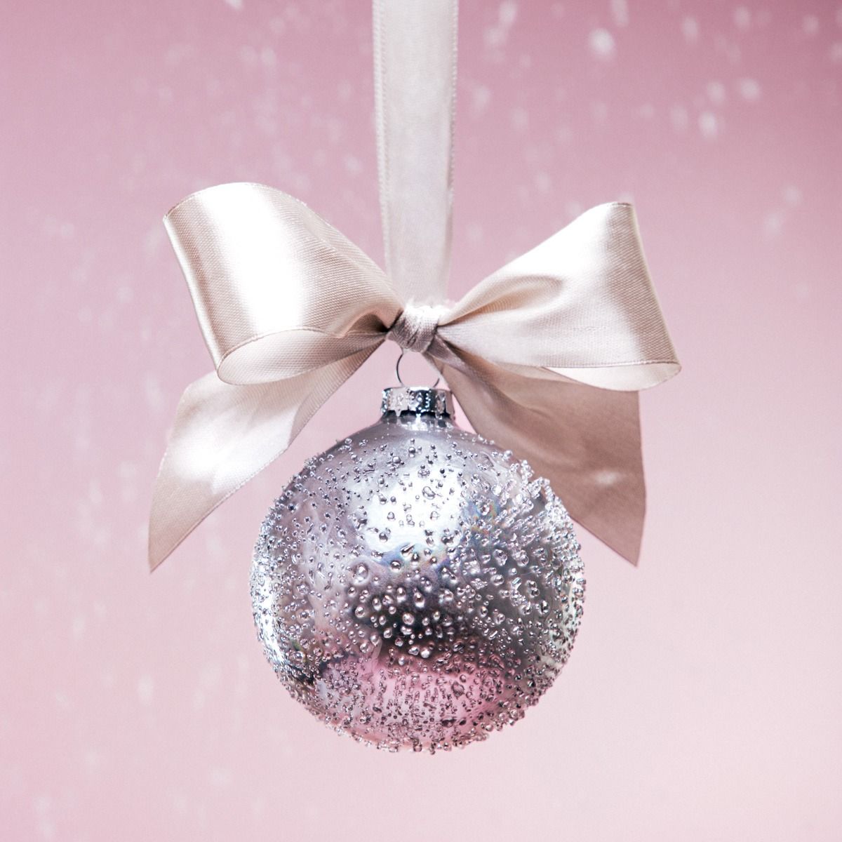 Bombka FJER mrożone szkło srebrna 8 cm