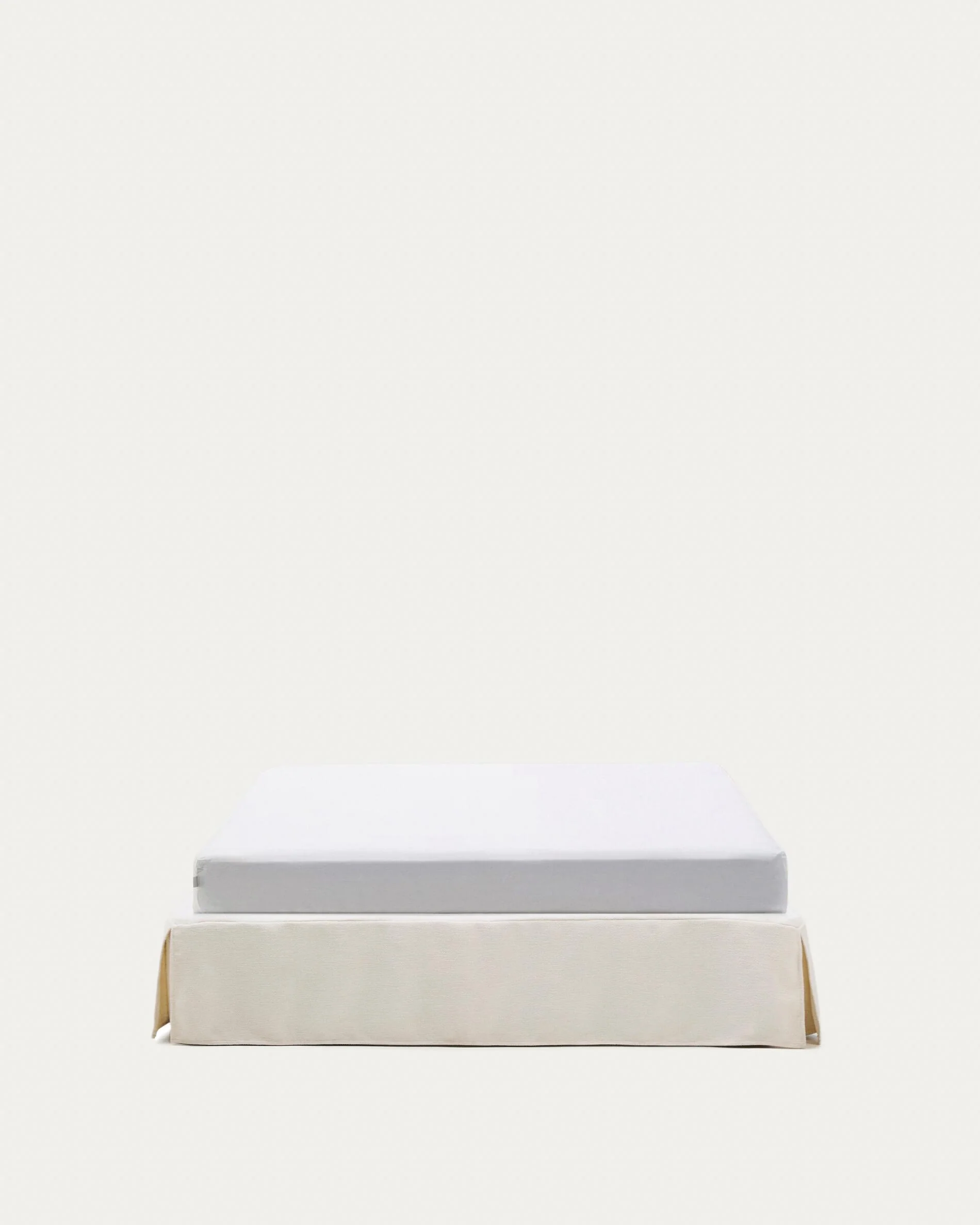 Jaira bed base with removable cover in white chenille for 150 x 190cm mattress
