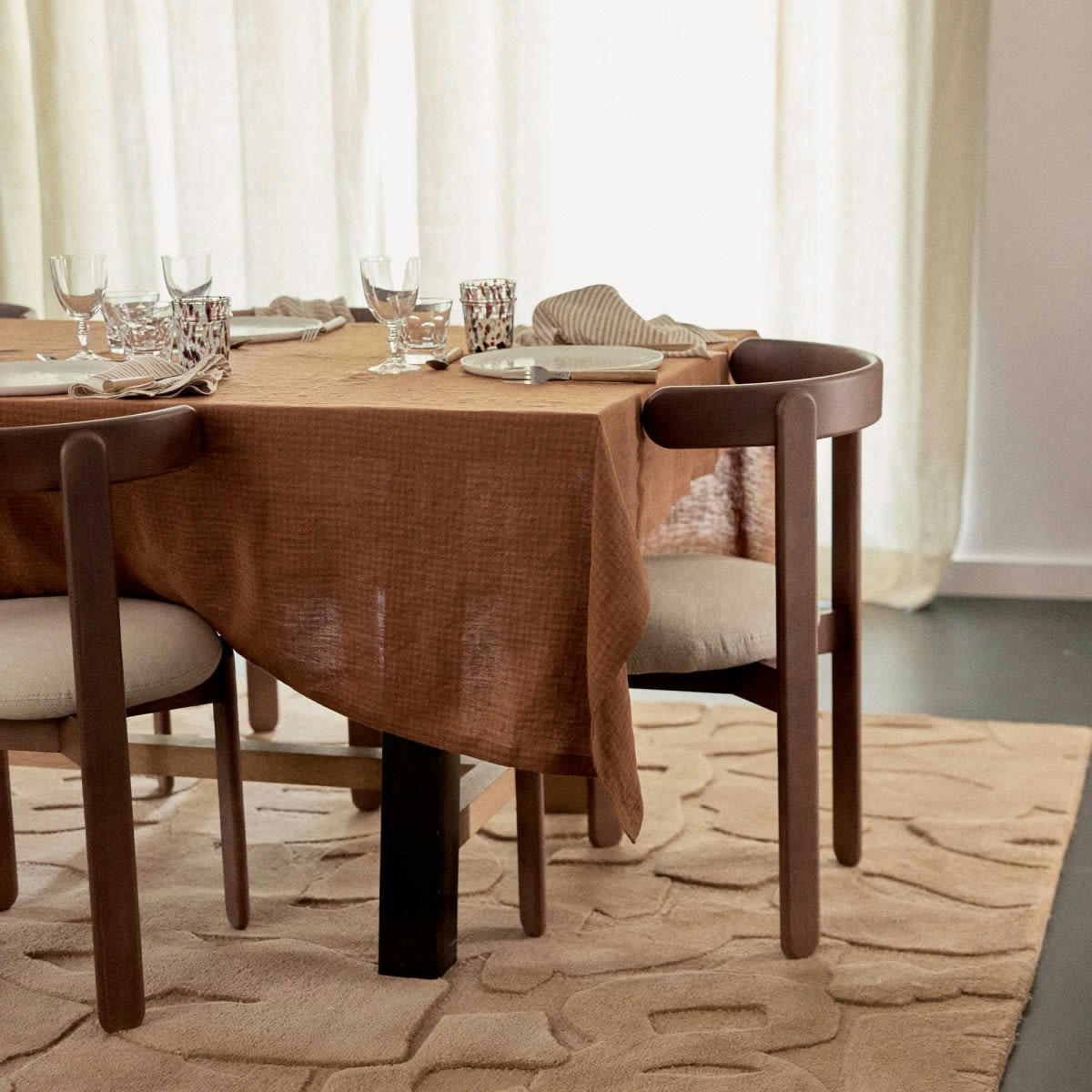 EQUILIBRE - Nappe en lin lavé vichy marron 175x300