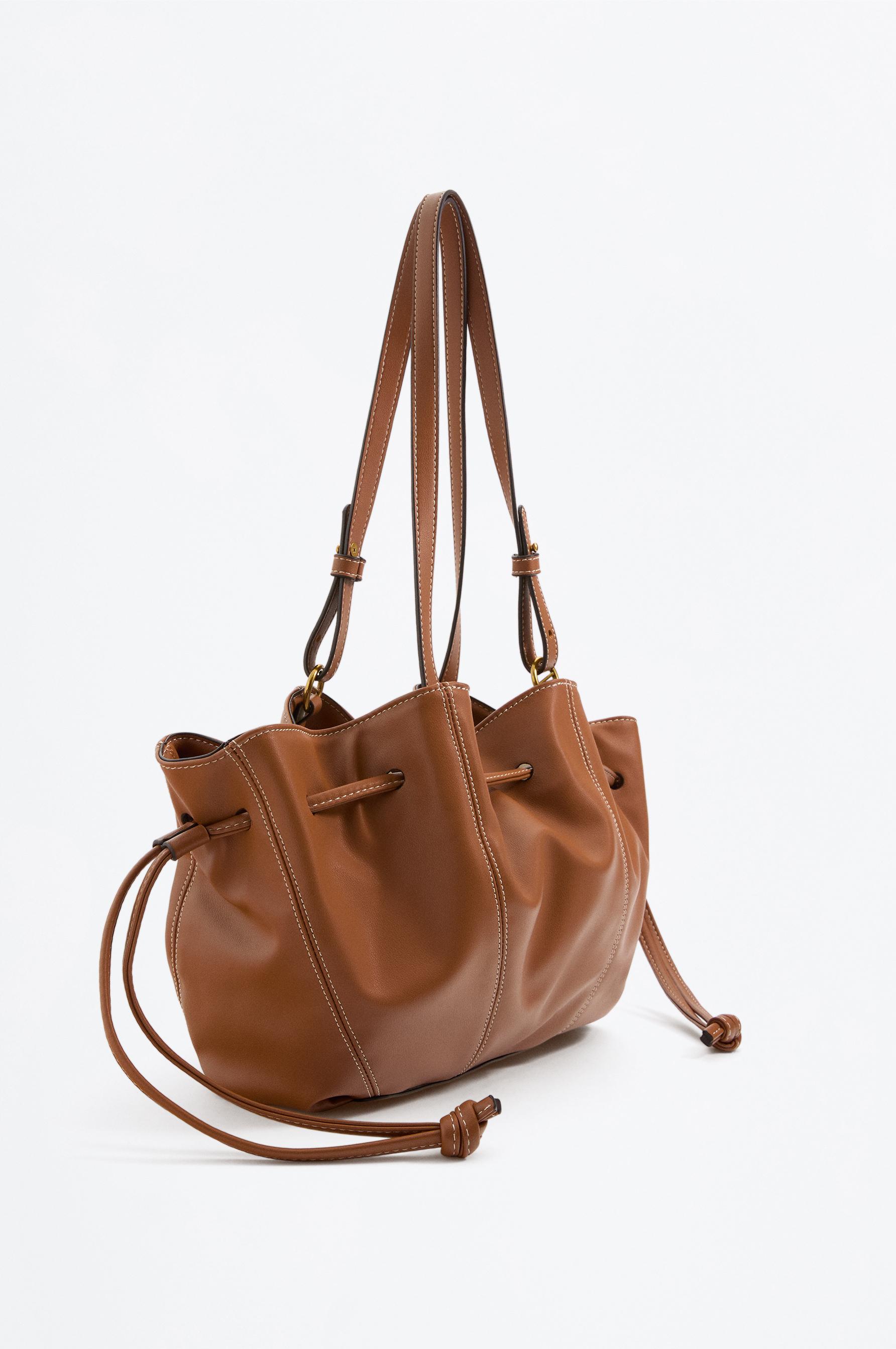 Bolso de hombro fruncido
