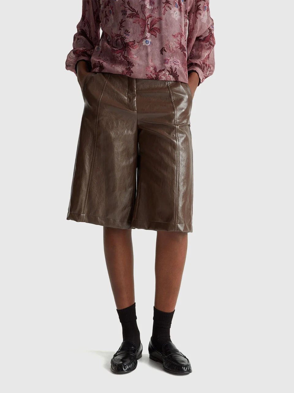 Bermudas in imitation leather
