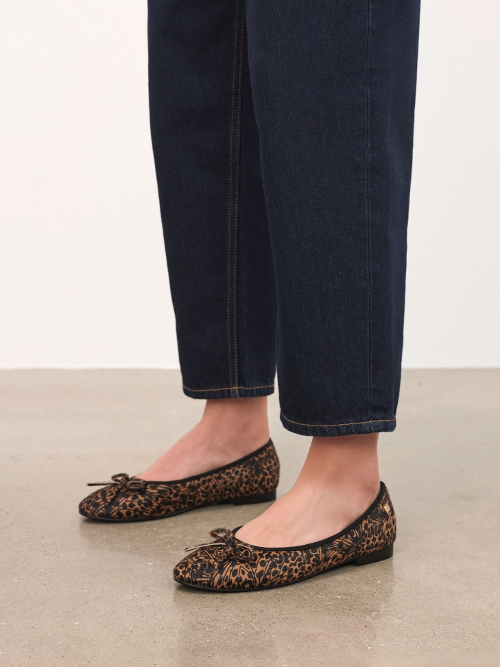 Ballerinas with natural bristles