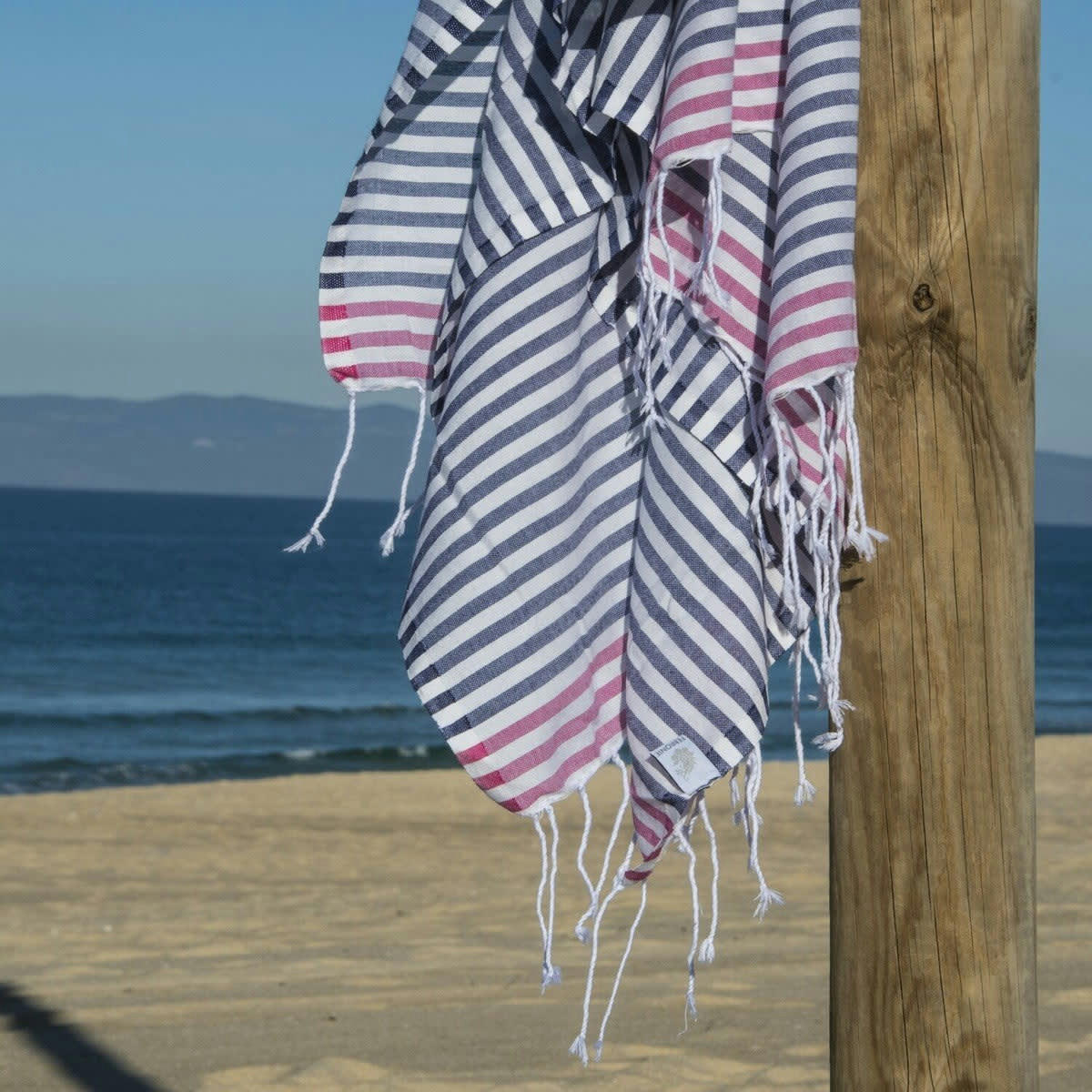 BORA BORA - Fouta coton  100x200 bleu jean / rose fuchsia