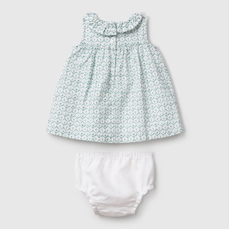 Dress with ruffled collar