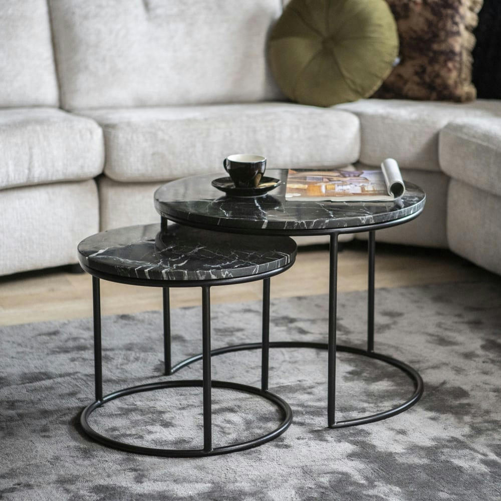 ROMEO - Lot de 2 tables basses gigognes en marbre et métal noir