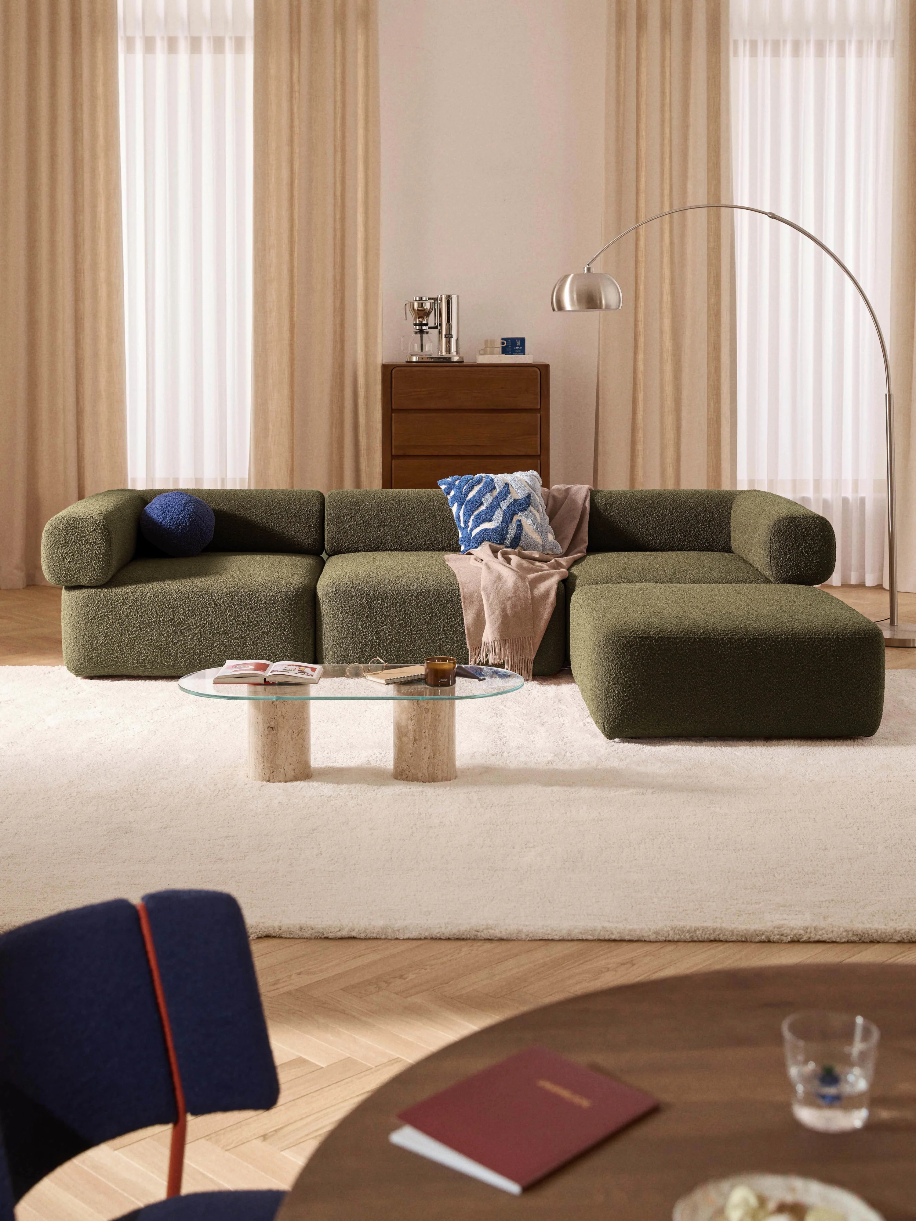 Modulares Bouclé-Sofa Anton (4-Sitzer) mit Hocker (links/rechts)