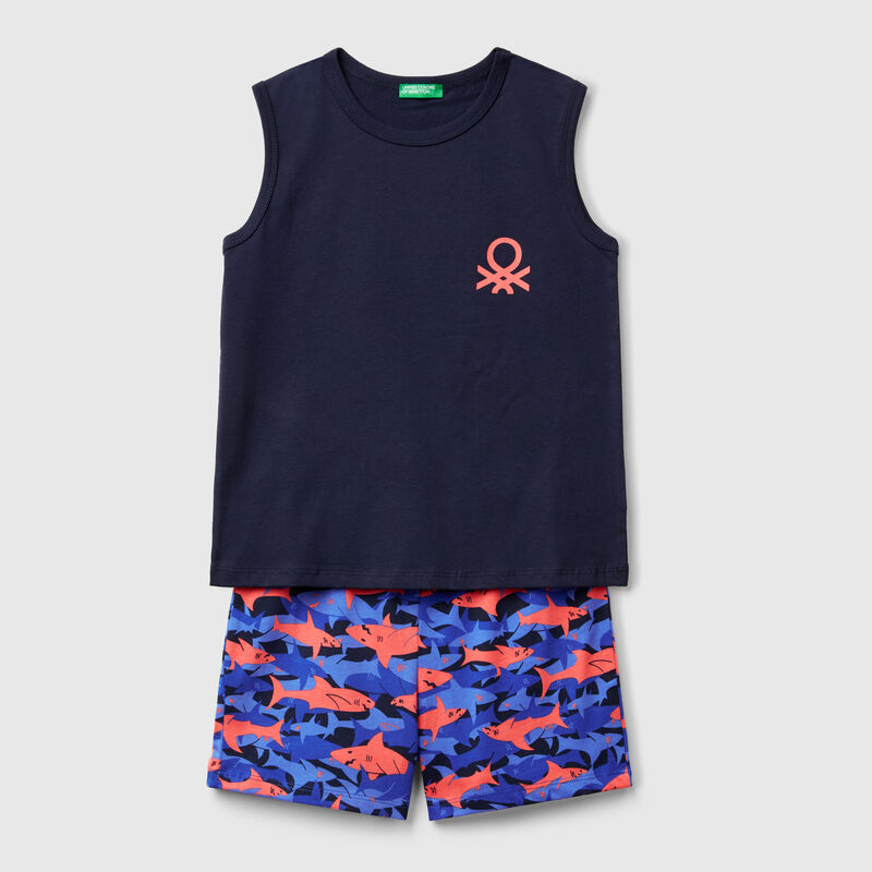 Pyjamas with shark print