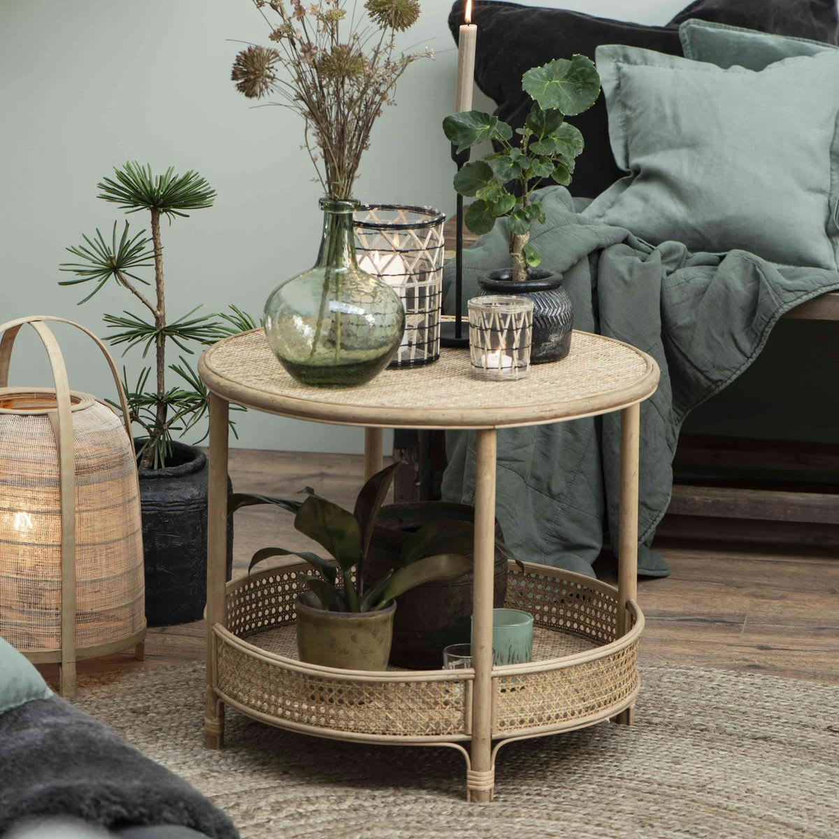- Table ronde double plateau en rotin naturel