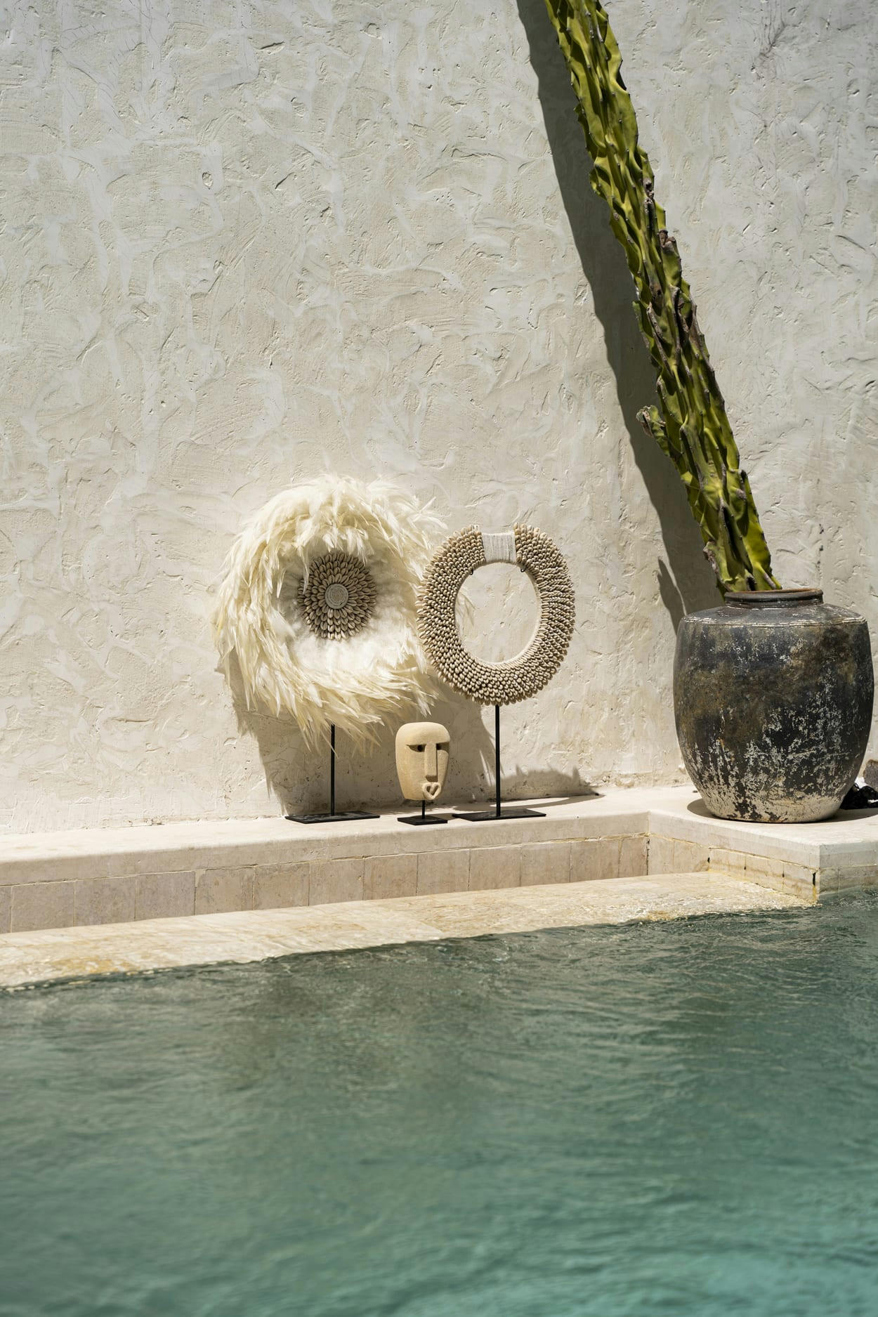 COASTAL JUJU - Figurine en plumes blanc