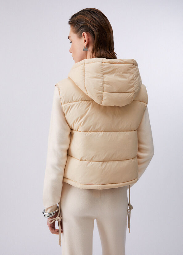 Gilet cropped con cappuccio