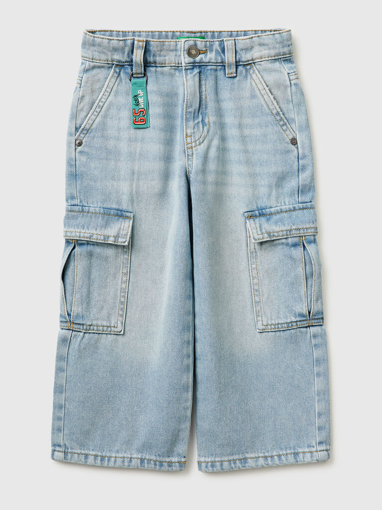 Loose-fit cargo jeans