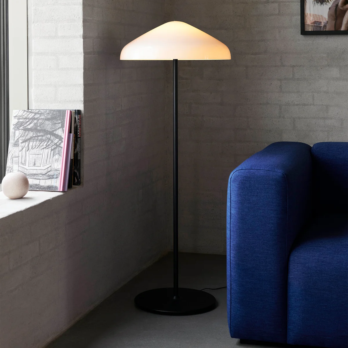 HAY - Pao LED Stehleuchte, schwarz / opalweiß