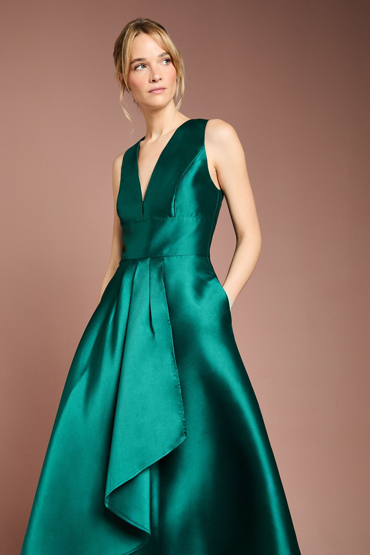 Coast Coast Honoured Sleeveless Plunge Waterfall Twill Maxi Bridesmaid Dress