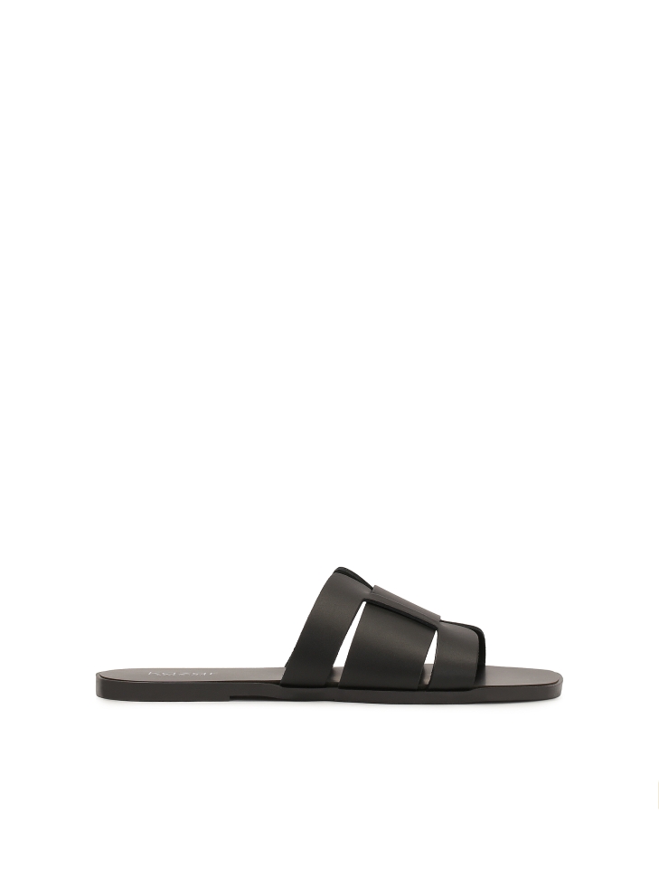 Black slides on a flat sole