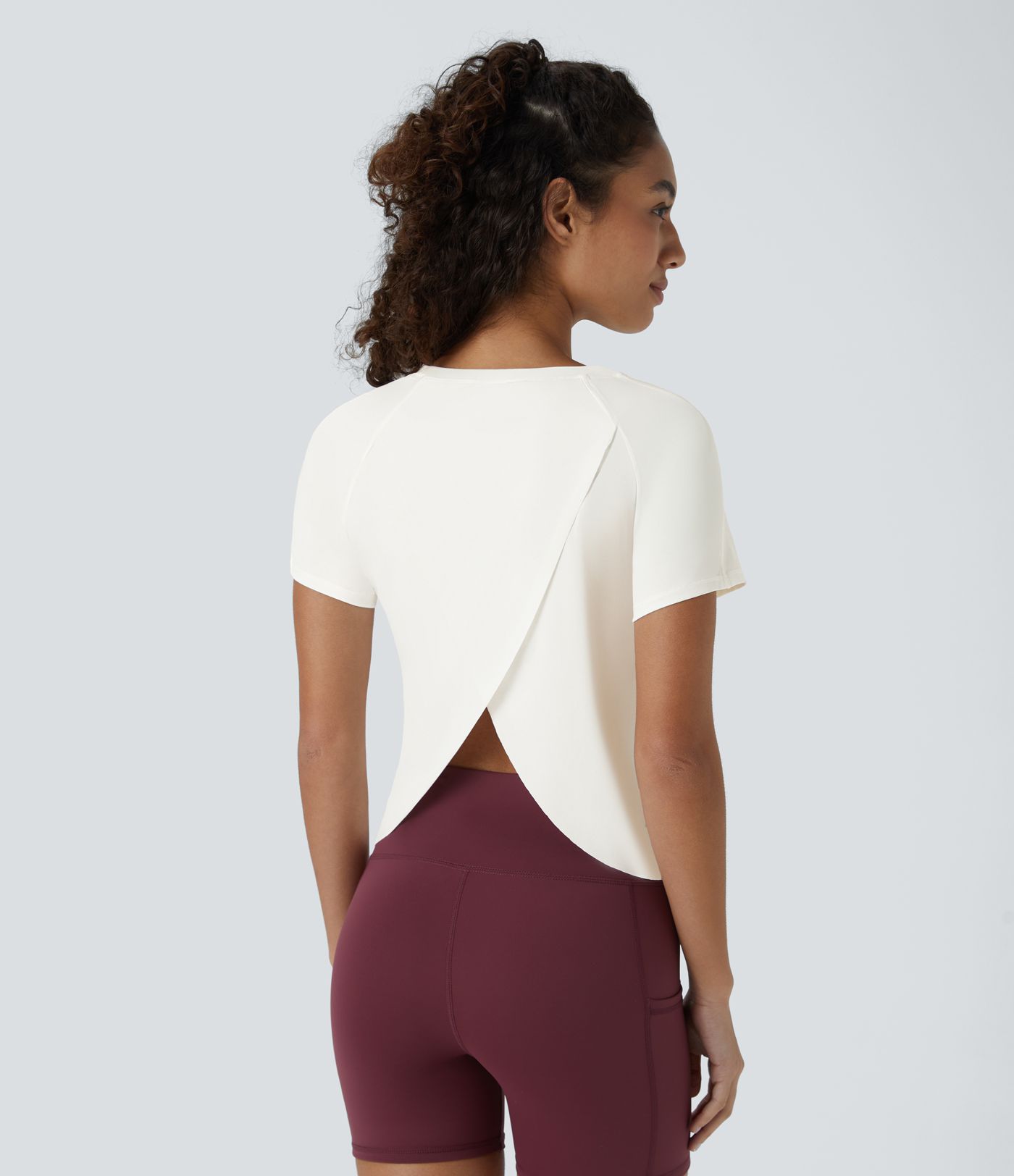 Haut de sport yoga à manches courtes avec ourlet fendu, effet frais InstantCool et mesh contrastant, protection solaire UPF50