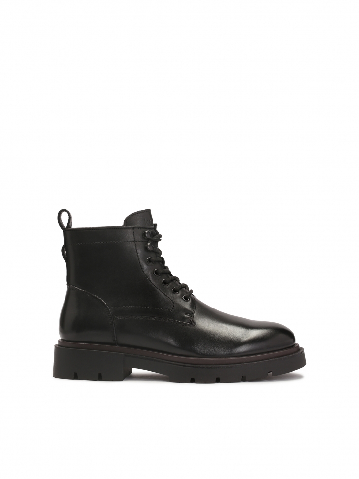 Classic men's boots with lace-up upper