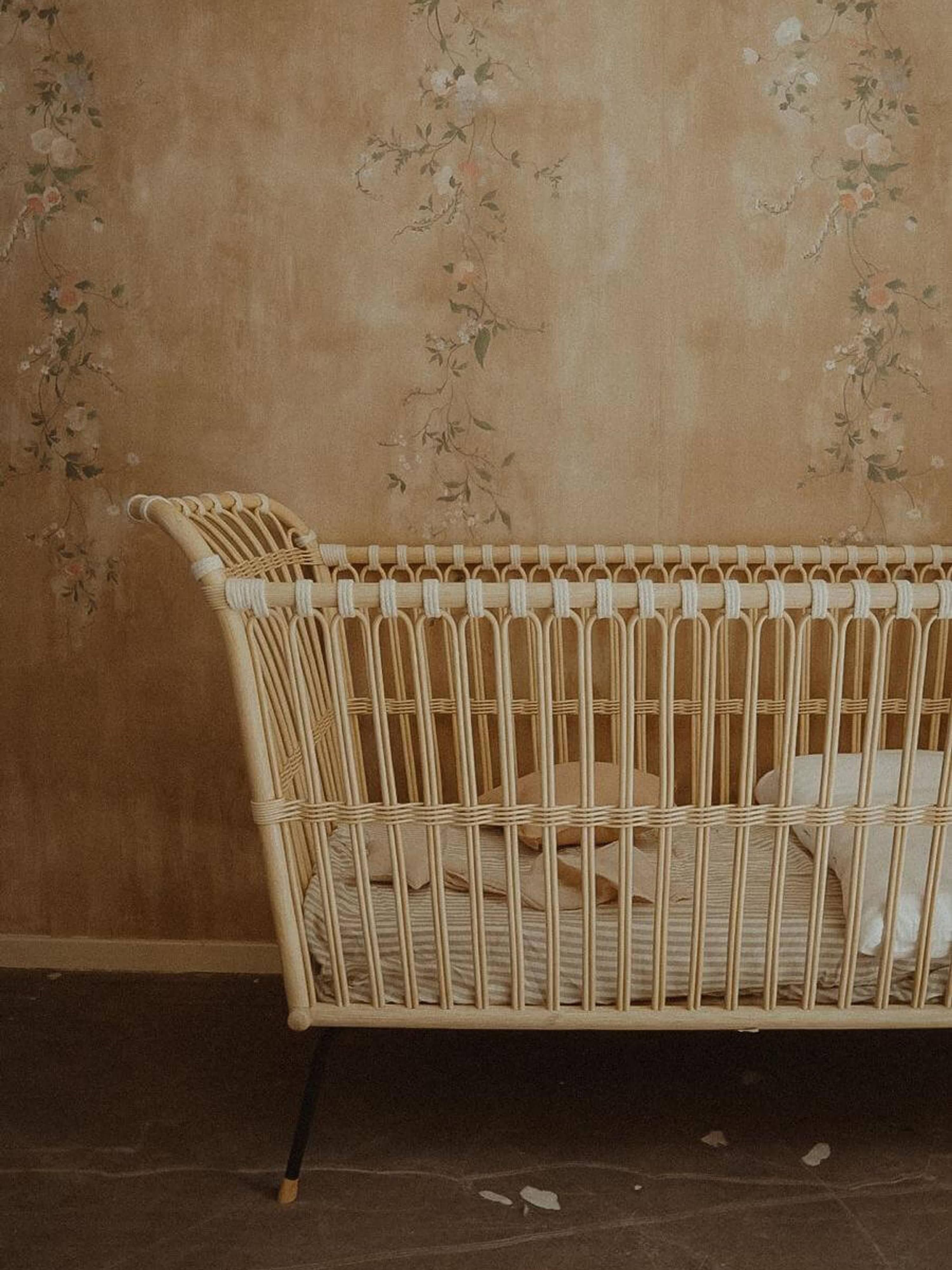Handgefertigtes Babybett Frederick aus Rattan